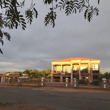 Top Stay Inn Kasane Exterior foto